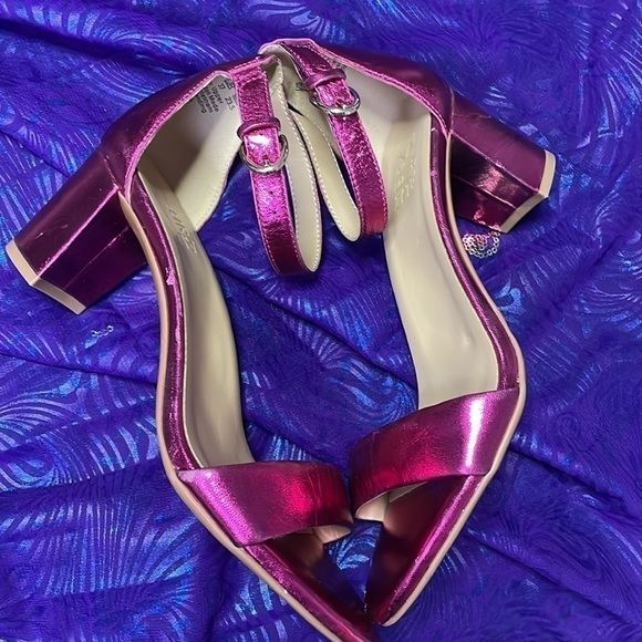 NATURALIZER SANDALS VERA DRESS SHOES Fuchsia Pink Leather Block Heel Metallic 7W - Picture 8 of 14